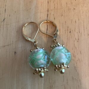 Elegant Green glass ball and Goldtone hanging Earrings. NWOT